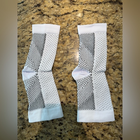 SoothRelieve Compression Socks brand new never worn - Picture 5 of 8